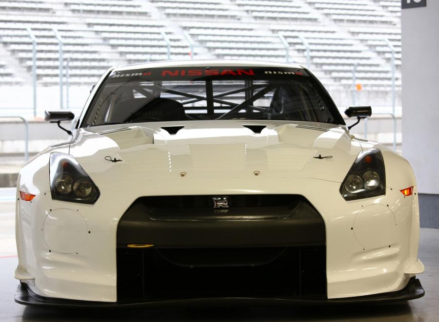  Nissan GT-R FIA GT1 2009 года  (фото 17 из 28)